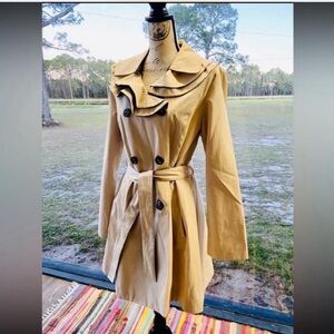 Betsey Johnson tan trench coat ruffle collar L